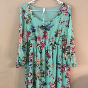 Cute floral maternity dress. NWT. Size XL